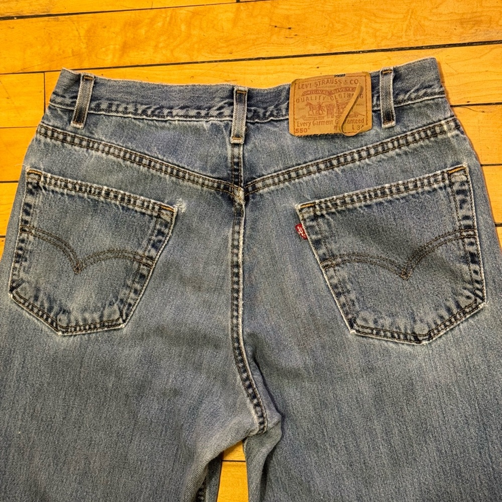 SOLD! SOLD! Vintage 90s Levis 550 Faded Relaxed Fit Denim Jean Made In USA 33x34 - Picture 2 of 9